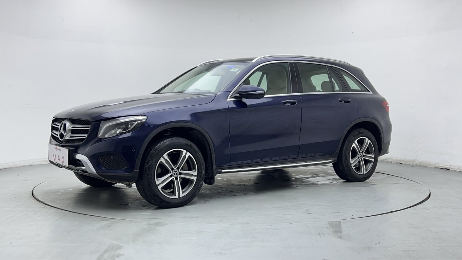 New Mercedes-Benz GLC exterior LEFT FRONT CORNER VIEW