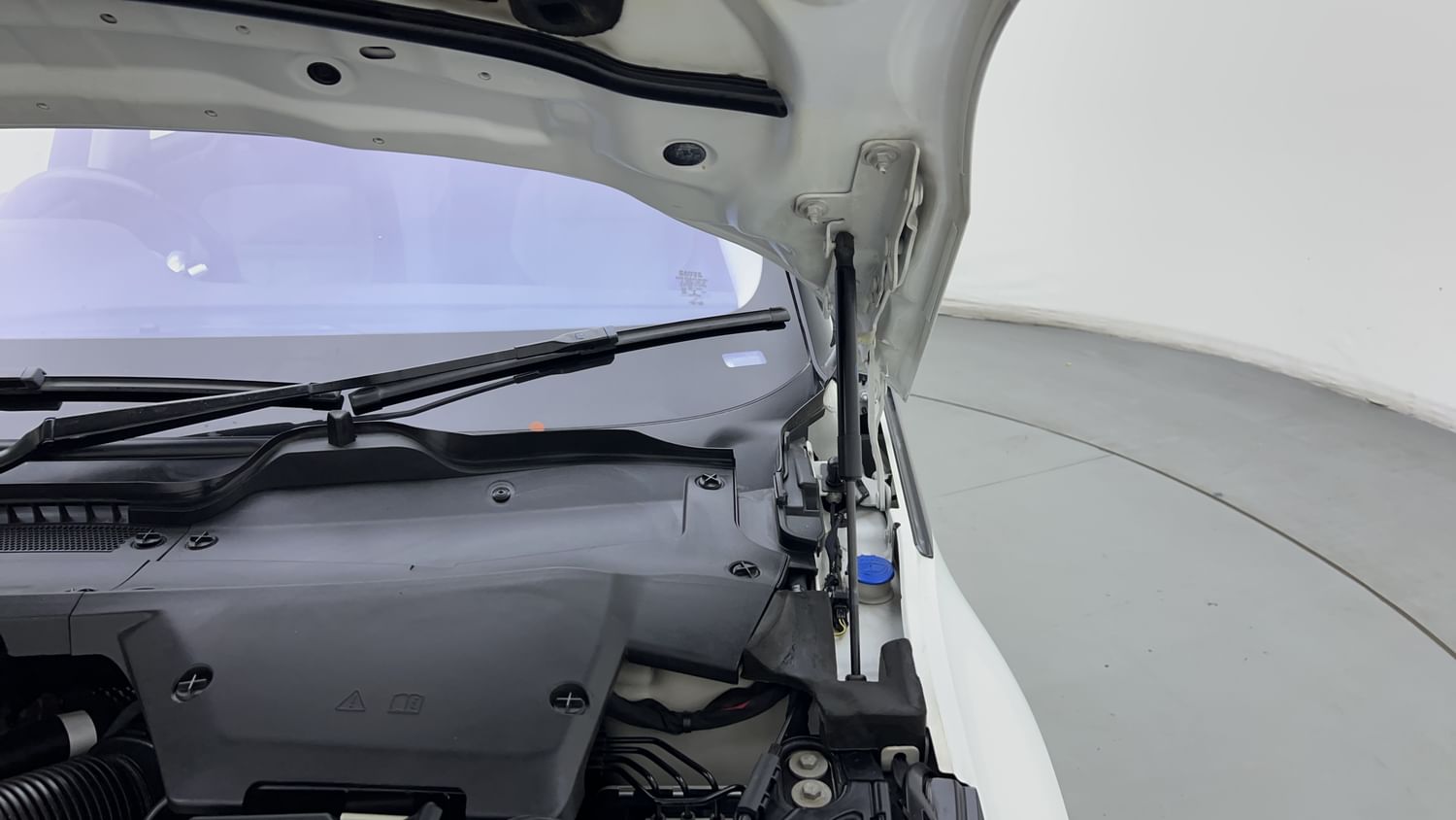 New Land Rover Range Rover Evoque engine ENGINE LEFT SIDE HINGE & APRON VIEW