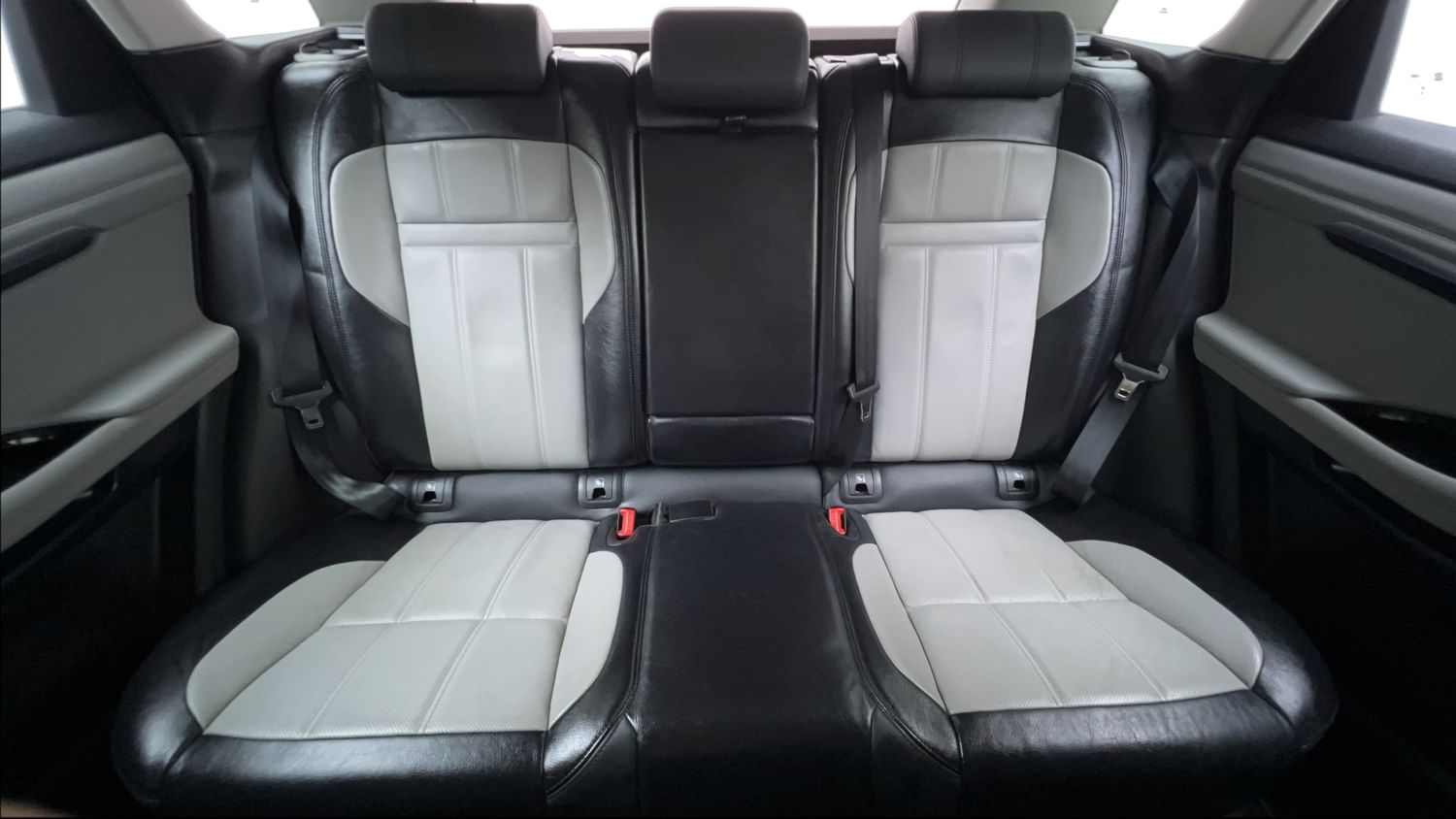 New Land Rover Range Rover Evoque interior REAR SEAT CONDITION VIEW