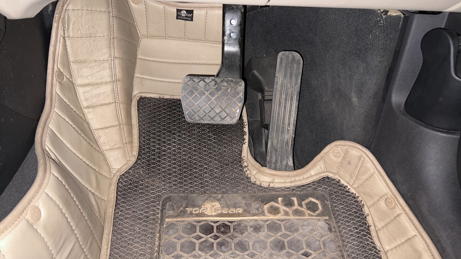 New Audi Q3 interior PEDALS VIEW