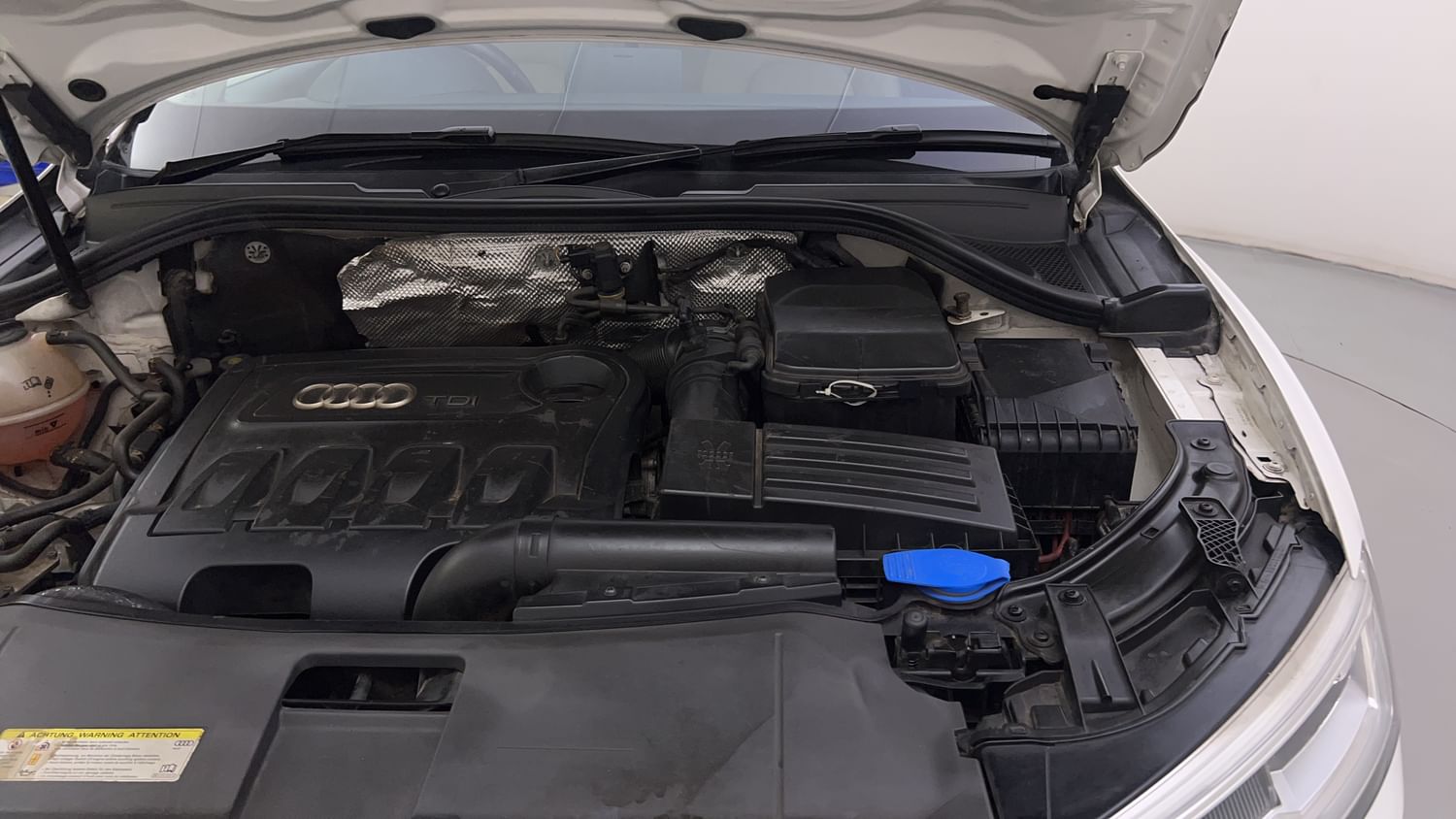 New Audi Q3 engine ENGINE LEFT SIDE HINGE & APRON VIEW