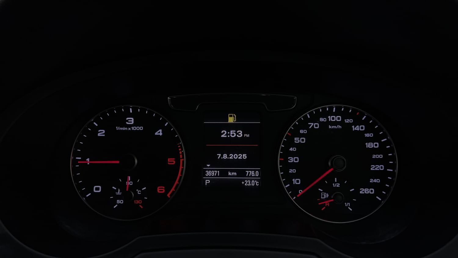 New Audi Q3 interior CLUSTERMETER VIEW