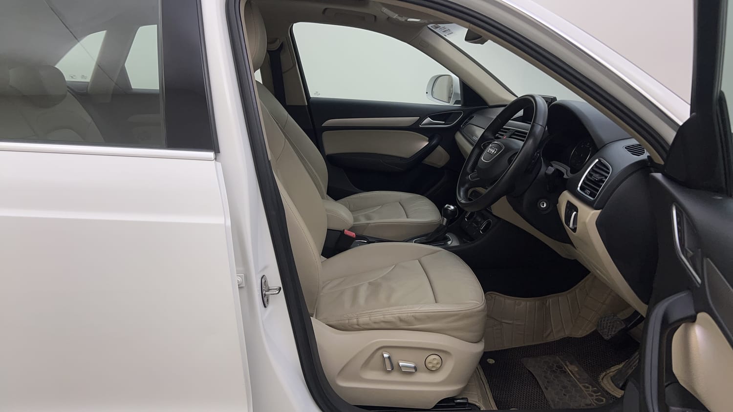 New Audi Q3 interior RIGHT SIDE FRONT DOOR CABIN VIEW