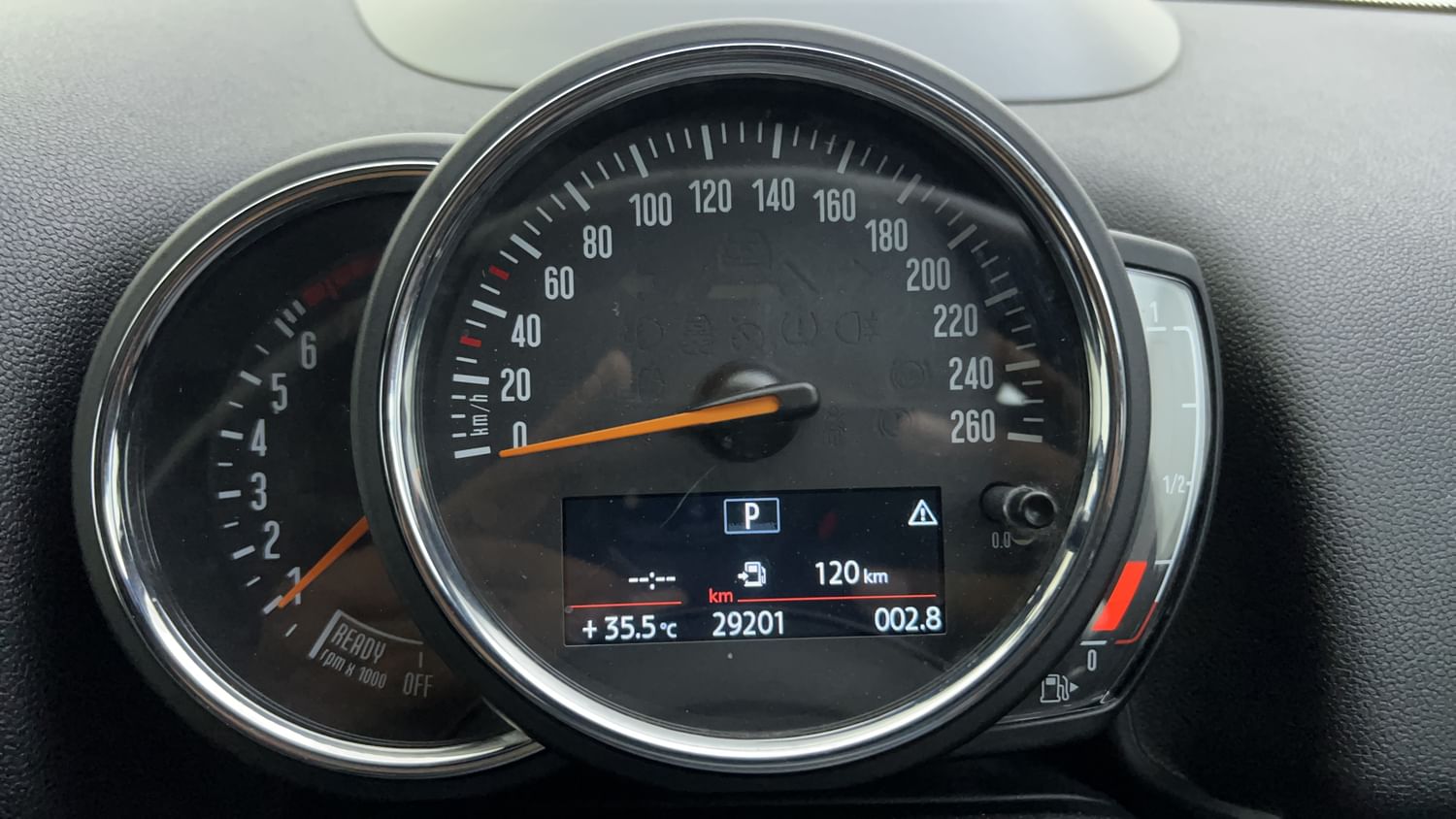 New Mini Countryman interior CLUSTERMETER VIEW