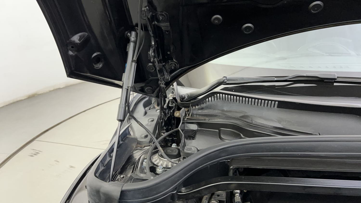 New Mini Countryman engine ENGINE RIGHT SIDE HINGE & APRON VIEW