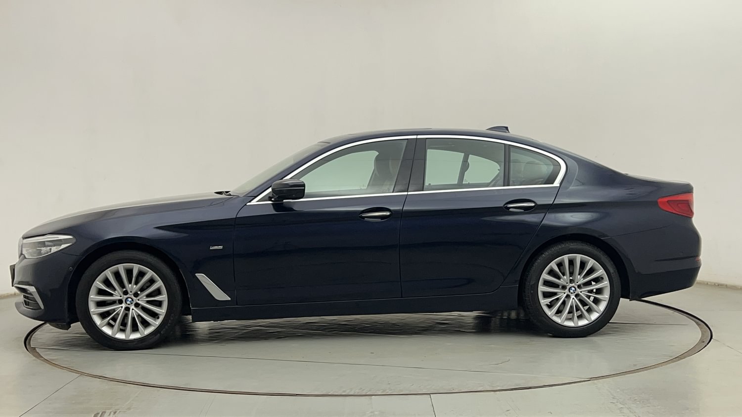 New BMW 5 Series exterior LEFT SIDE VIEW