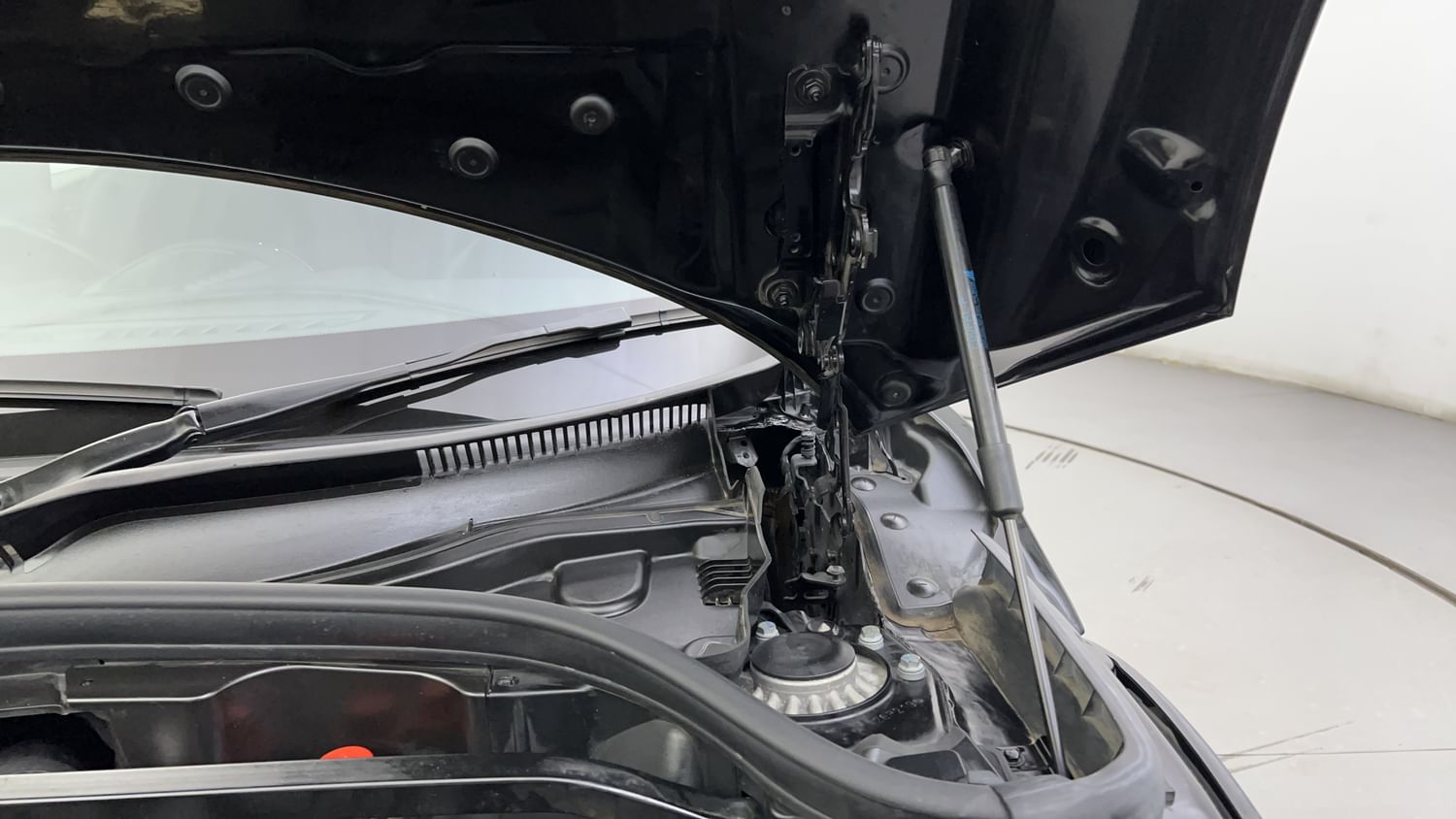 New Mini Countryman engine ENGINE LEFT SIDE HINGE & APRON VIEW