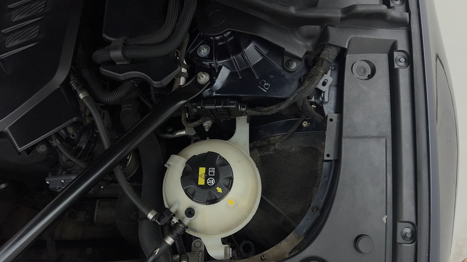 New BMW 5 Series engine ENGINE LEFT SIDE VIEW