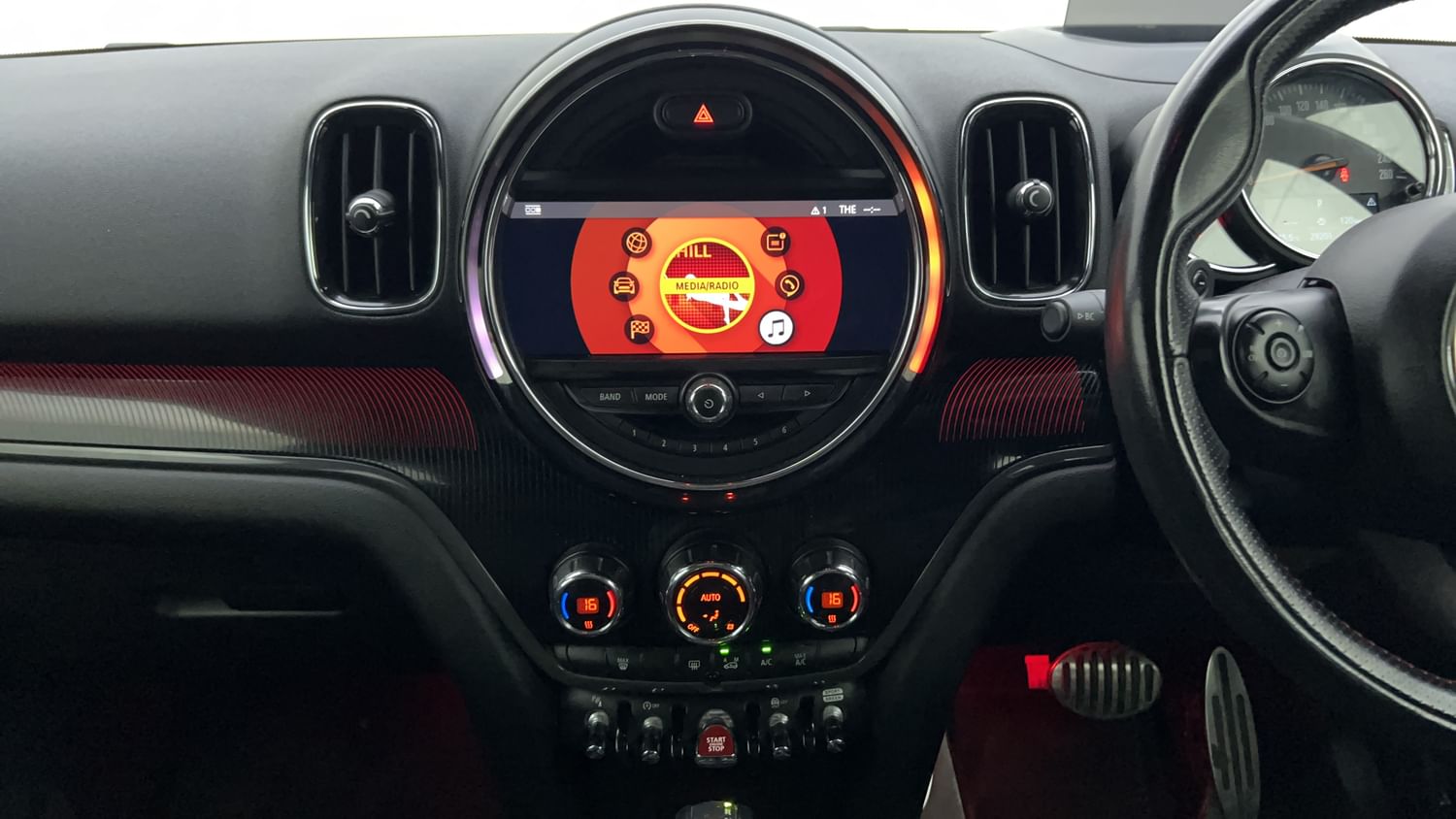 New Mini Countryman interior MUSIC SYSTEM & AC CONTROL VIEW