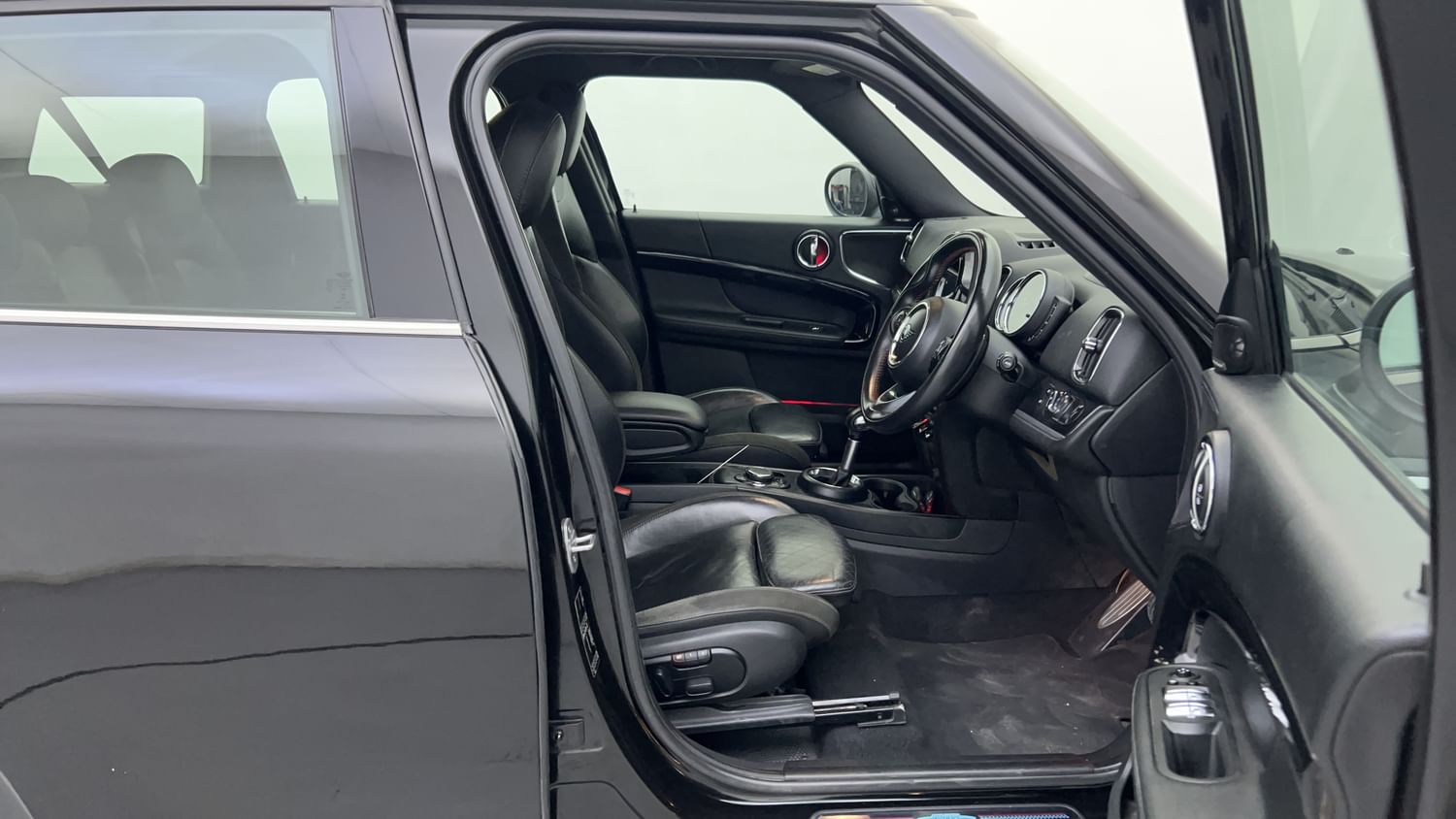 New Mini Countryman interior RIGHT SIDE FRONT DOOR CABIN VIEW