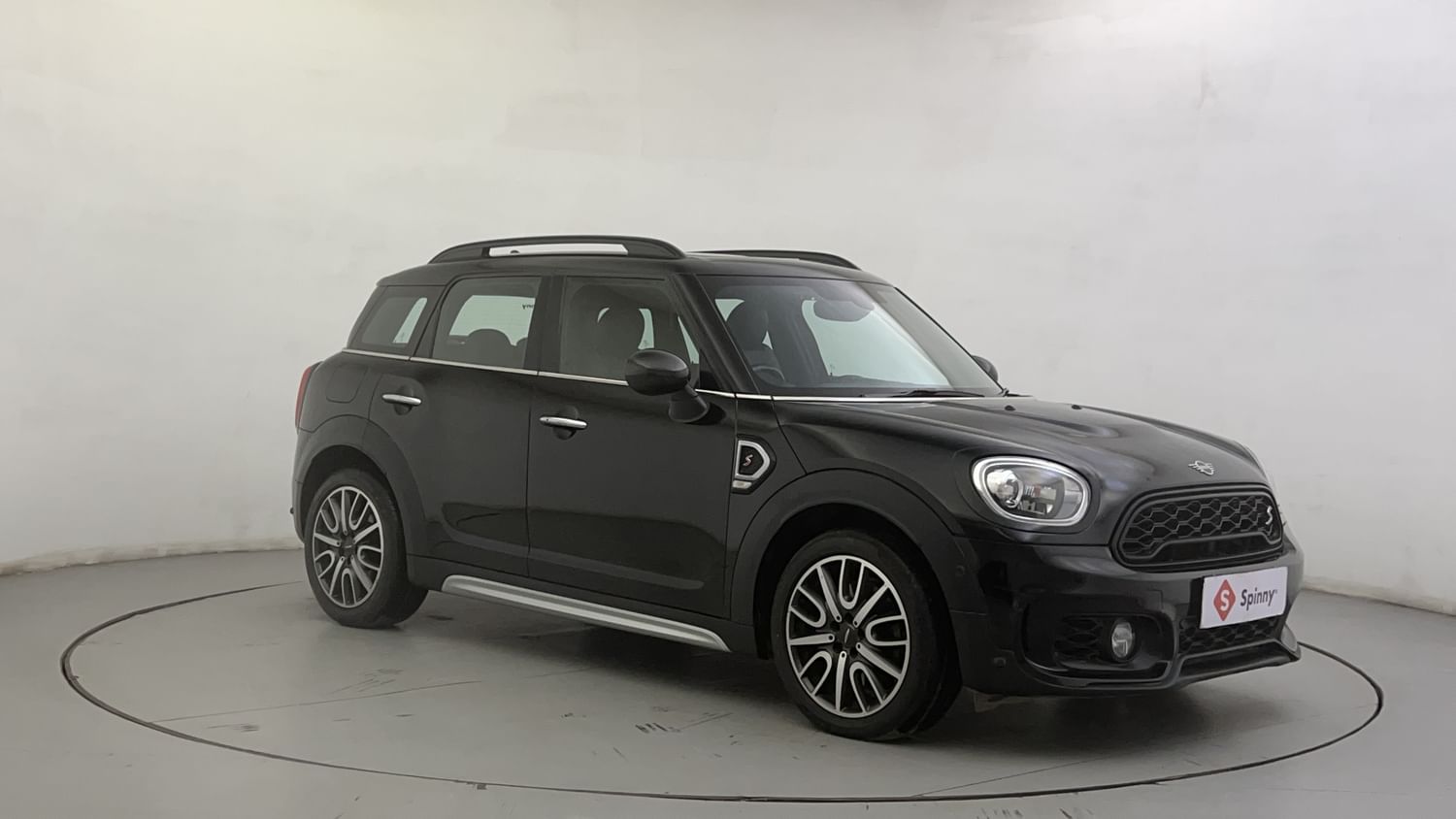 New Mini Countryman exterior RIGHT FRONT CORNER VIEW