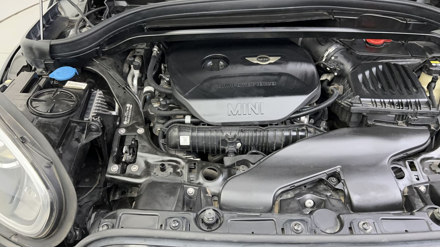 New Mini Countryman engine ENGINE RIGHT SIDE VIEW