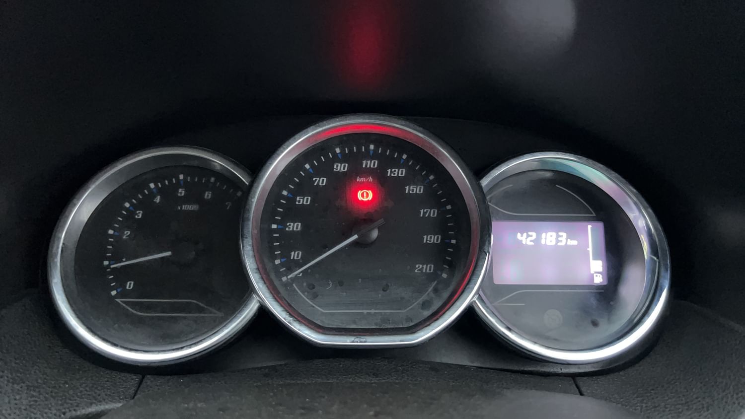 New Renault Duster interior CLUSTERMETER VIEW