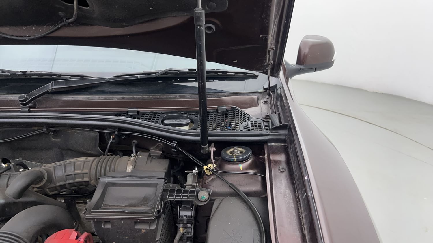 New Renault Duster engine ENGINE LEFT SIDE HINGE & APRON VIEW