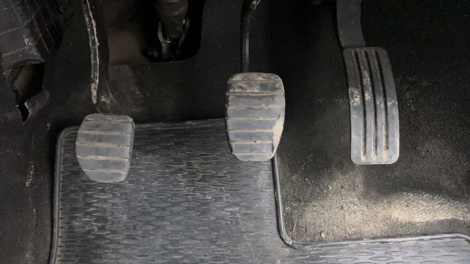 New Renault Duster interior PEDALS VIEW