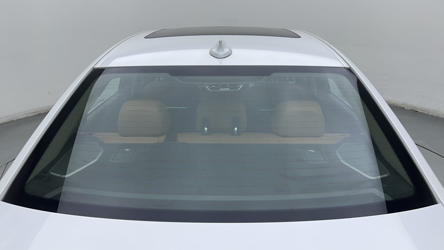 New BMW 3 Series exterior BACK WINDSHIELD VIEW