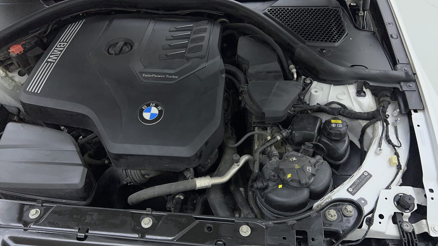 New BMW 3 Series engine ENGINE LEFT SIDE VIEW