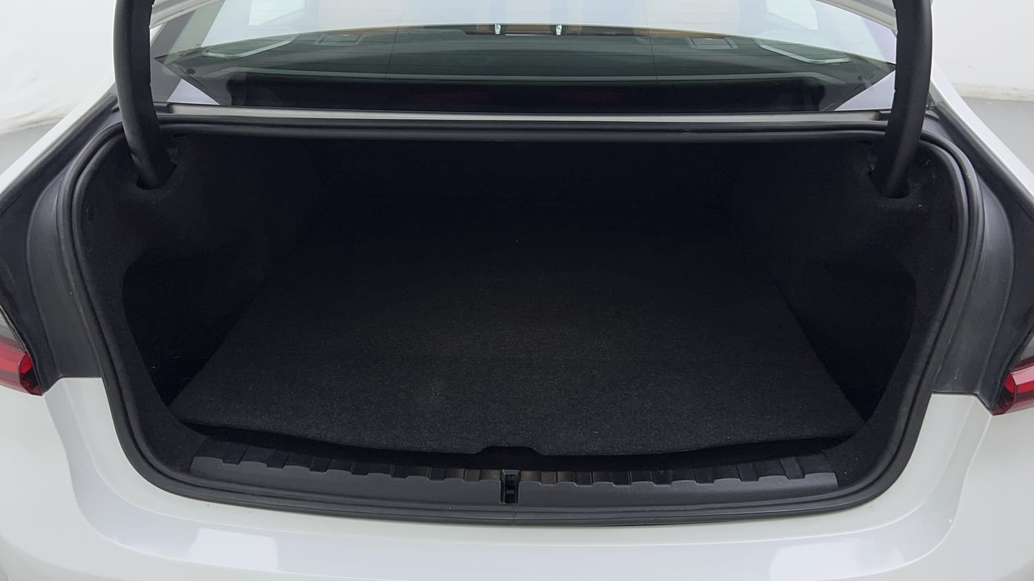 New BMW 3 Series interior DICKY INSIDE VIEW