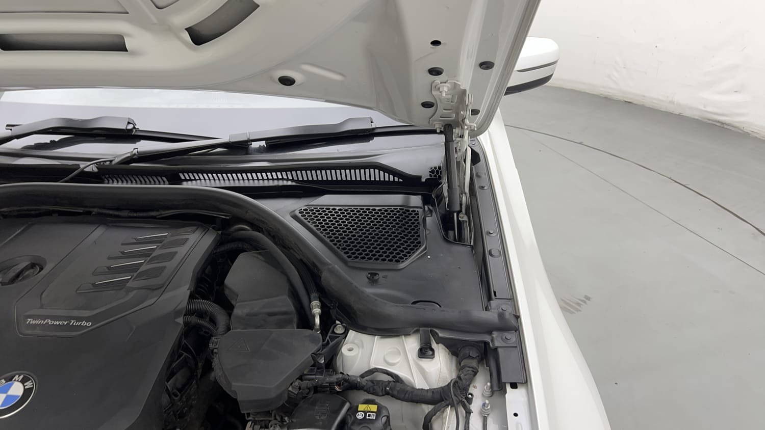 New BMW 3 Series engine ENGINE LEFT SIDE HINGE & APRON VIEW