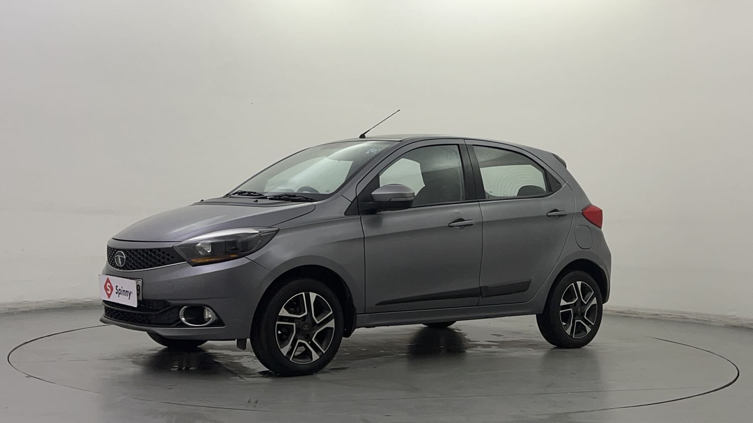 LEFT FRONT CORNER VIEW