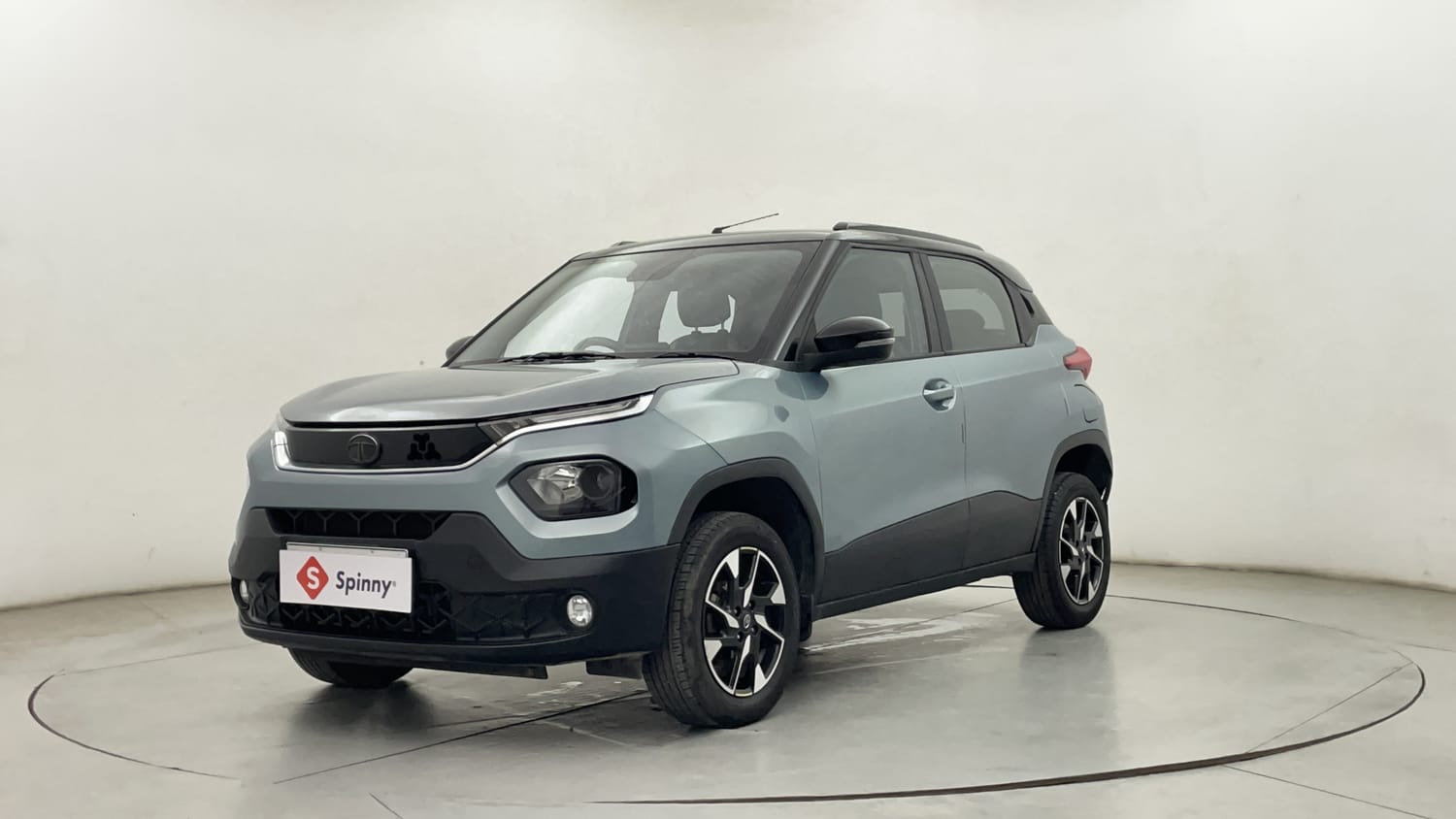 LEFT FRONT CORNER VIEW