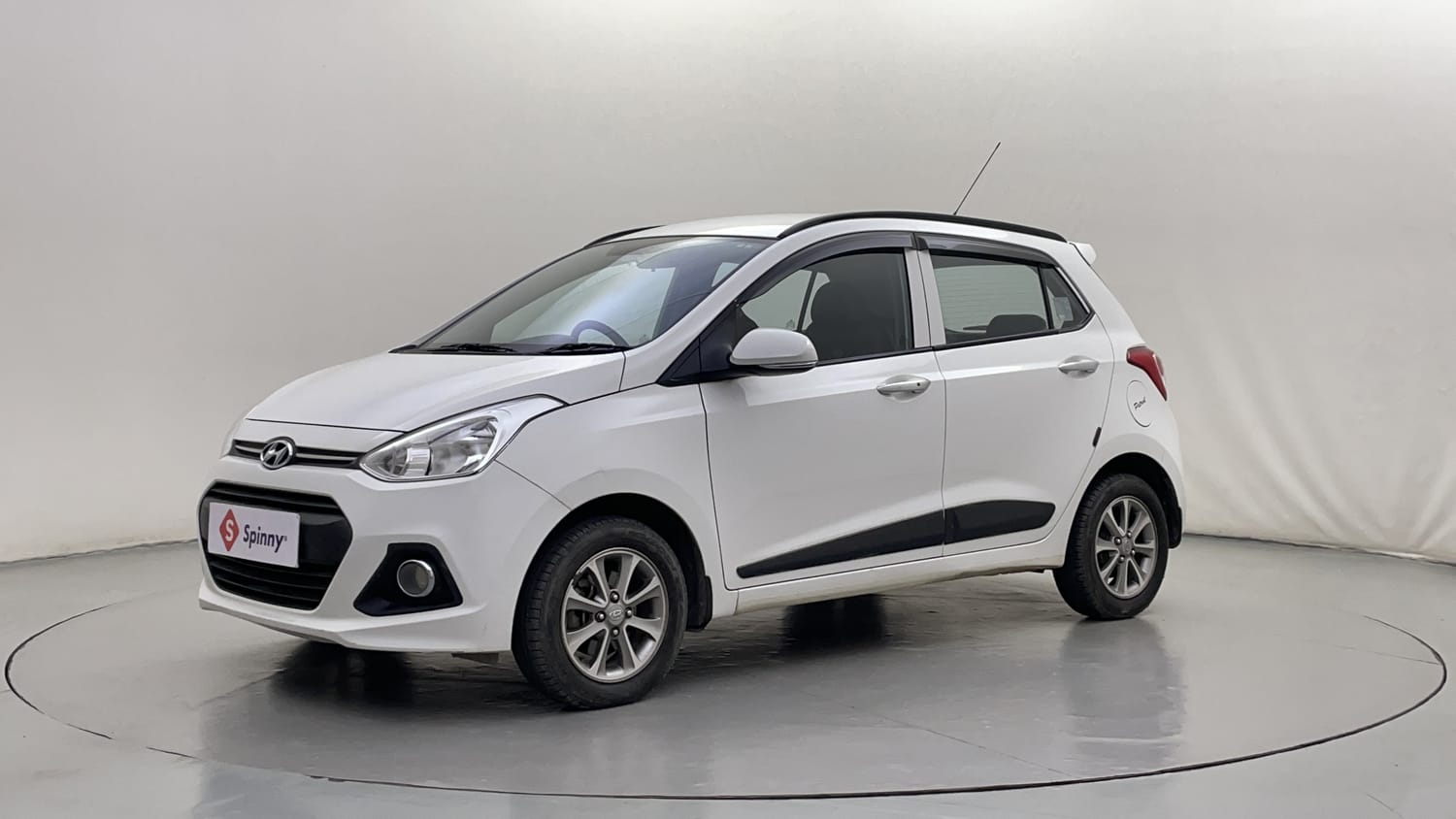 LEFT FRONT CORNER VIEW