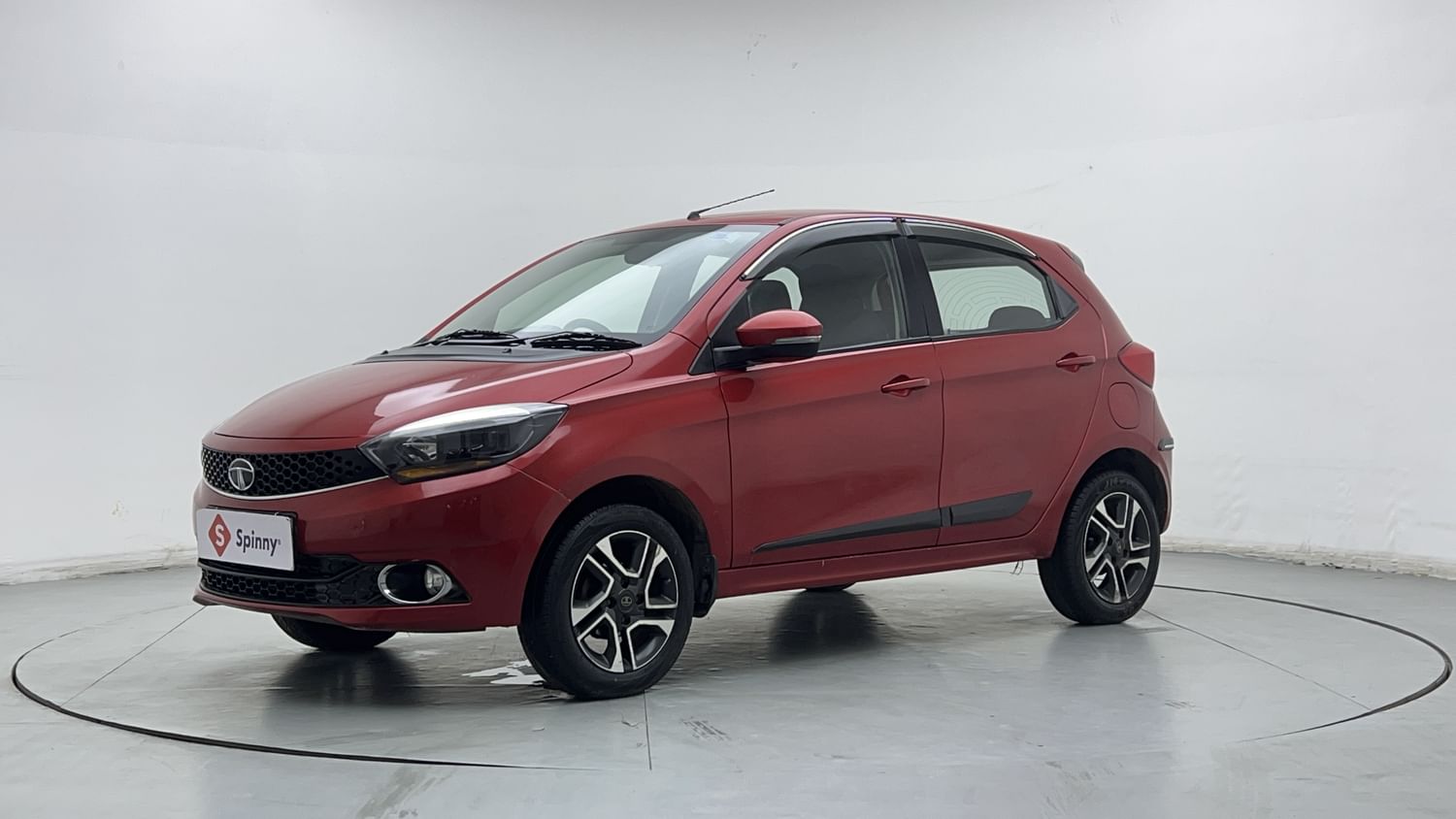 LEFT FRONT CORNER VIEW