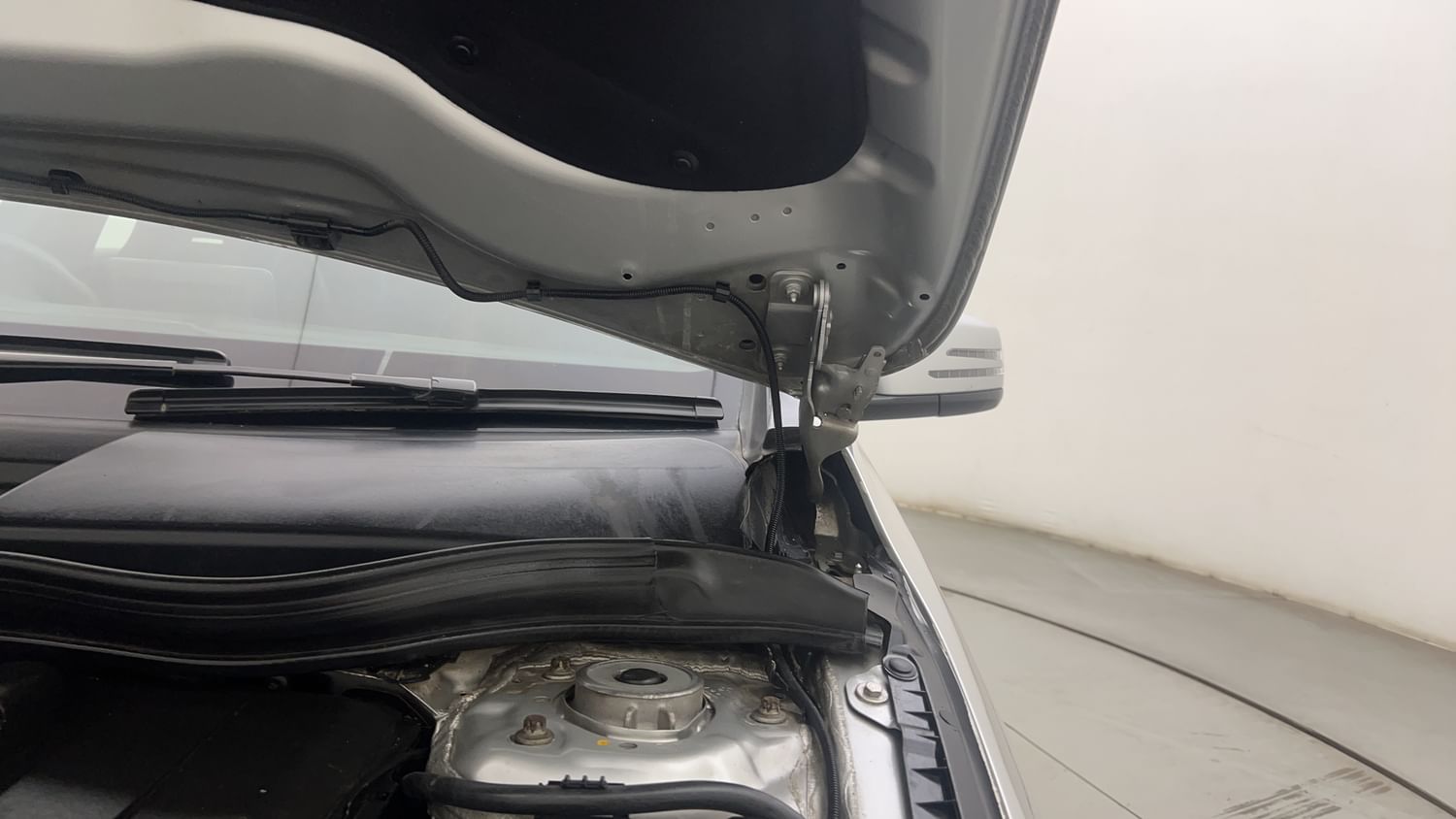 New Mercedes-Benz CLA engine ENGINE LEFT SIDE HINGE & APRON VIEW