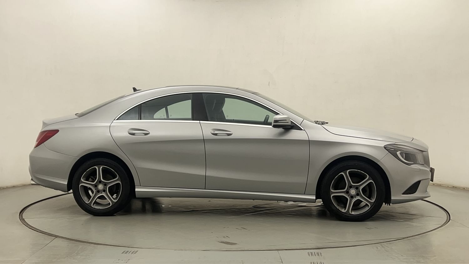 New Mercedes-Benz CLA exterior RIGHT SIDE VIEW