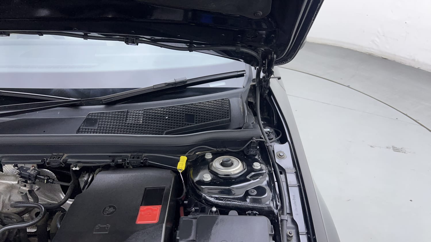 New Mercedes-Benz A-Class engine ENGINE LEFT SIDE HINGE & APRON VIEW
