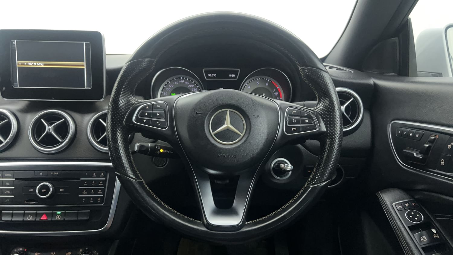 New Mercedes-Benz CLA interior STEERING VIEW