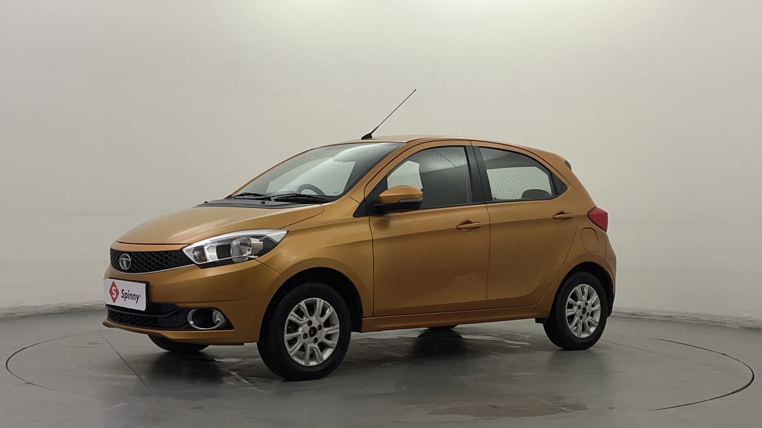 LEFT FRONT CORNER VIEW