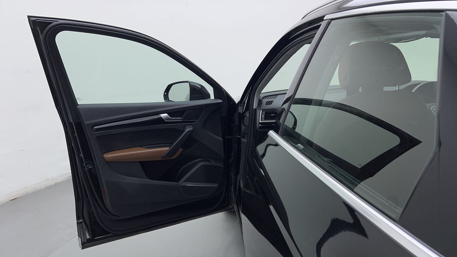 New Audi Q5 interior LEFT FRONT DOOR OPEN VIEW