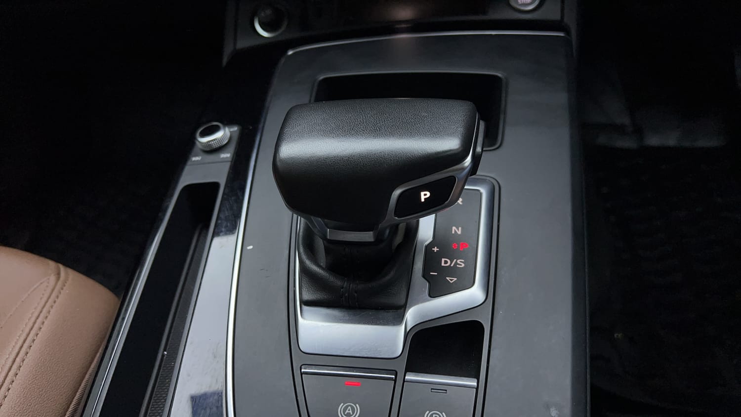 New Audi Q5 interior GEAR  KNOB VIEW