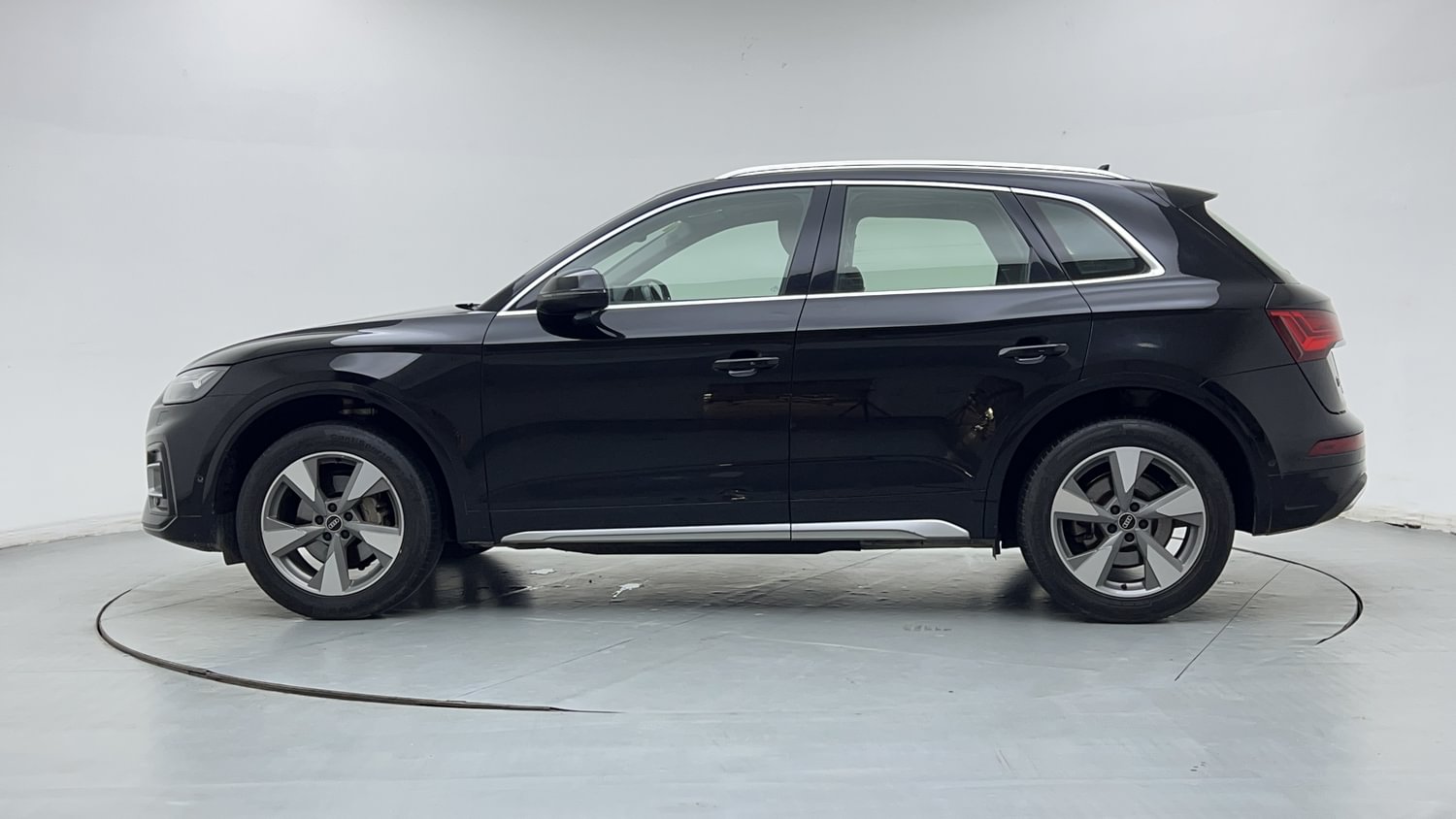 New Audi Q5 exterior LEFT SIDE VIEW
