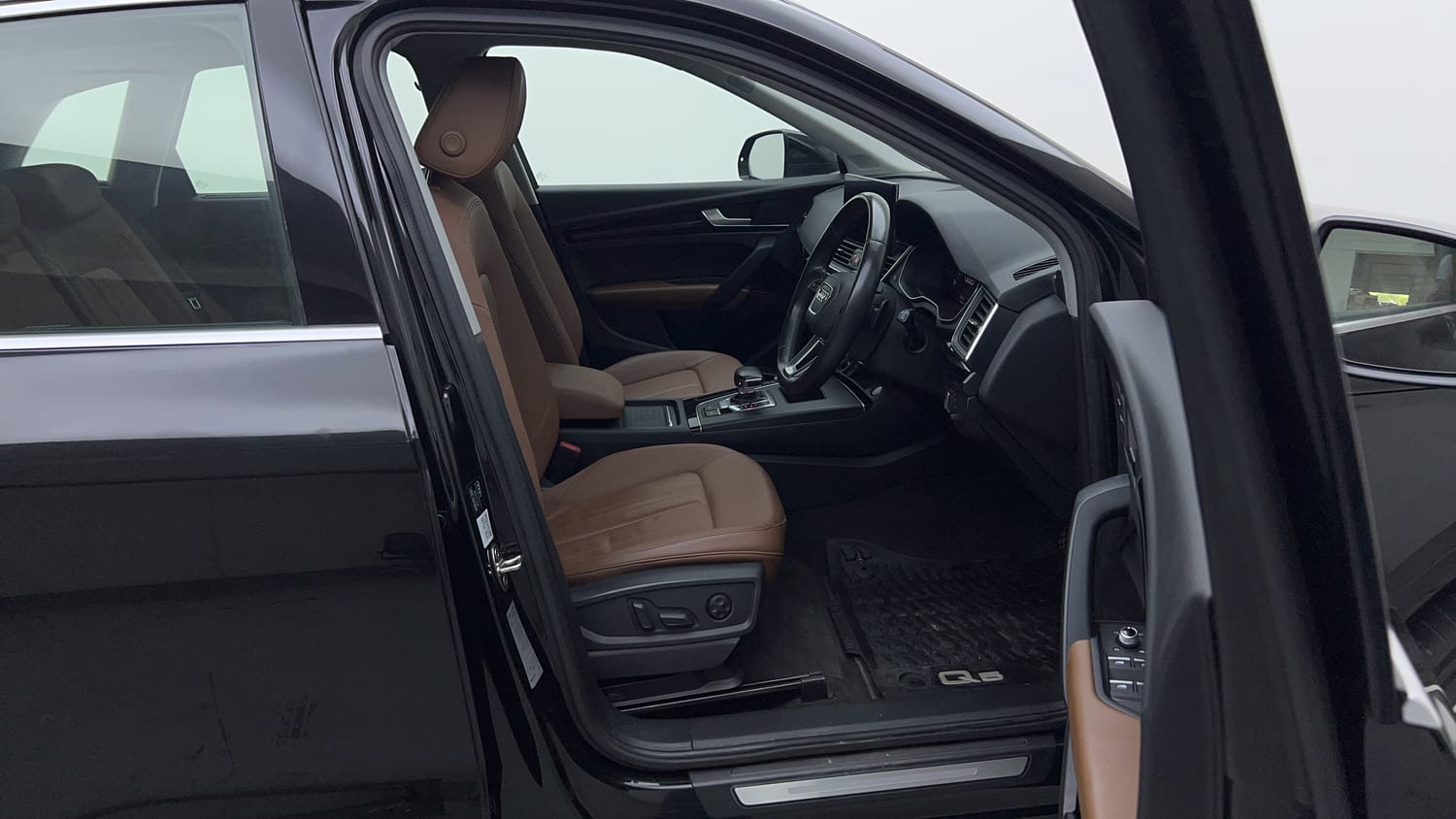New Audi Q5 interior RIGHT SIDE FRONT DOOR CABIN VIEW