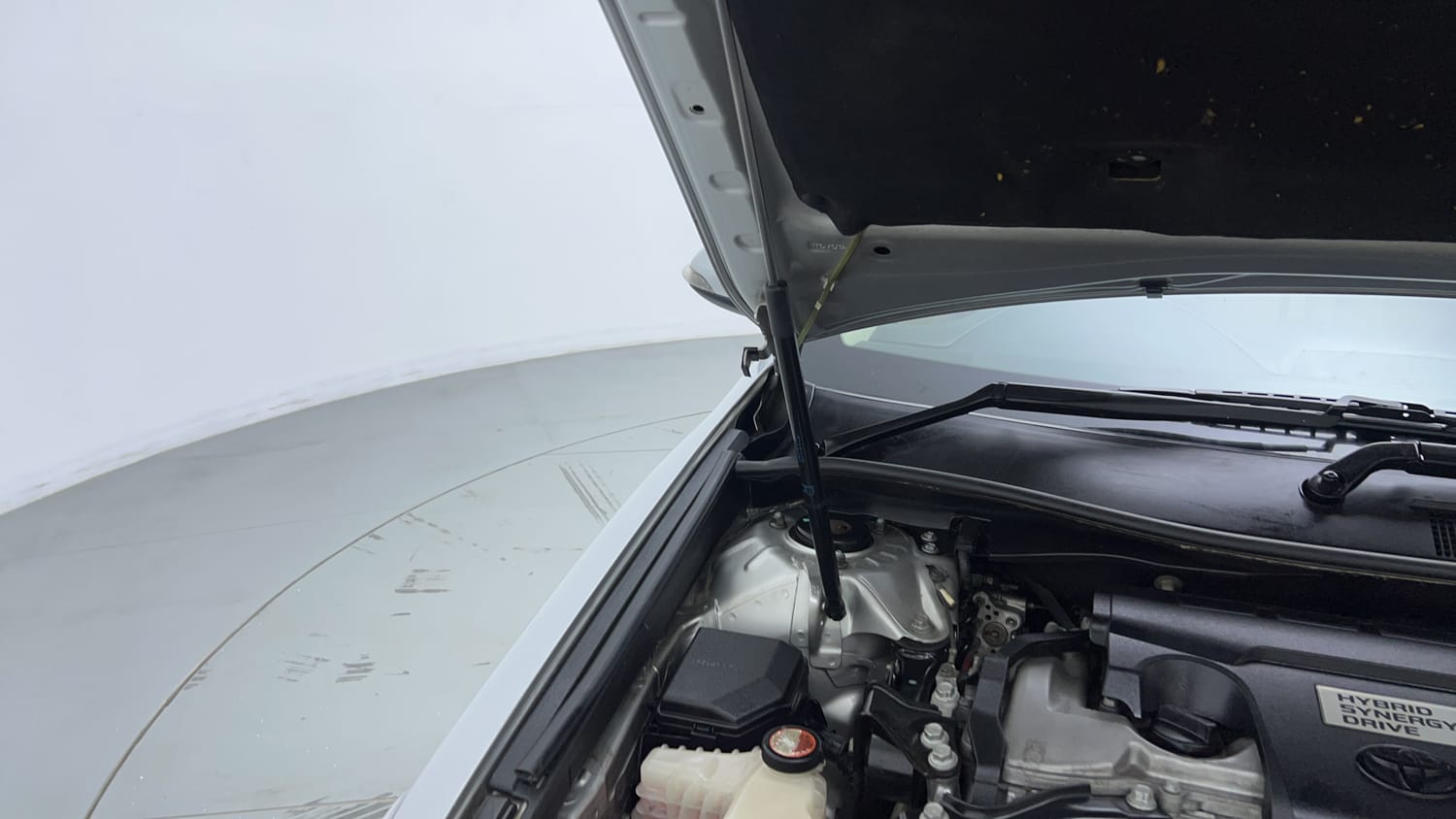 New Toyota Camry engine ENGINE RIGHT SIDE HINGE & APRON VIEW