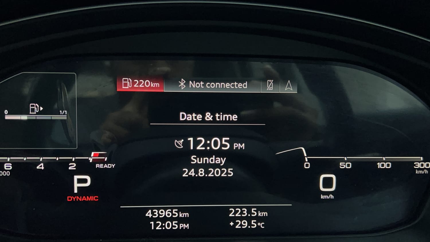 New Audi Q5 interior CLUSTERMETER VIEW