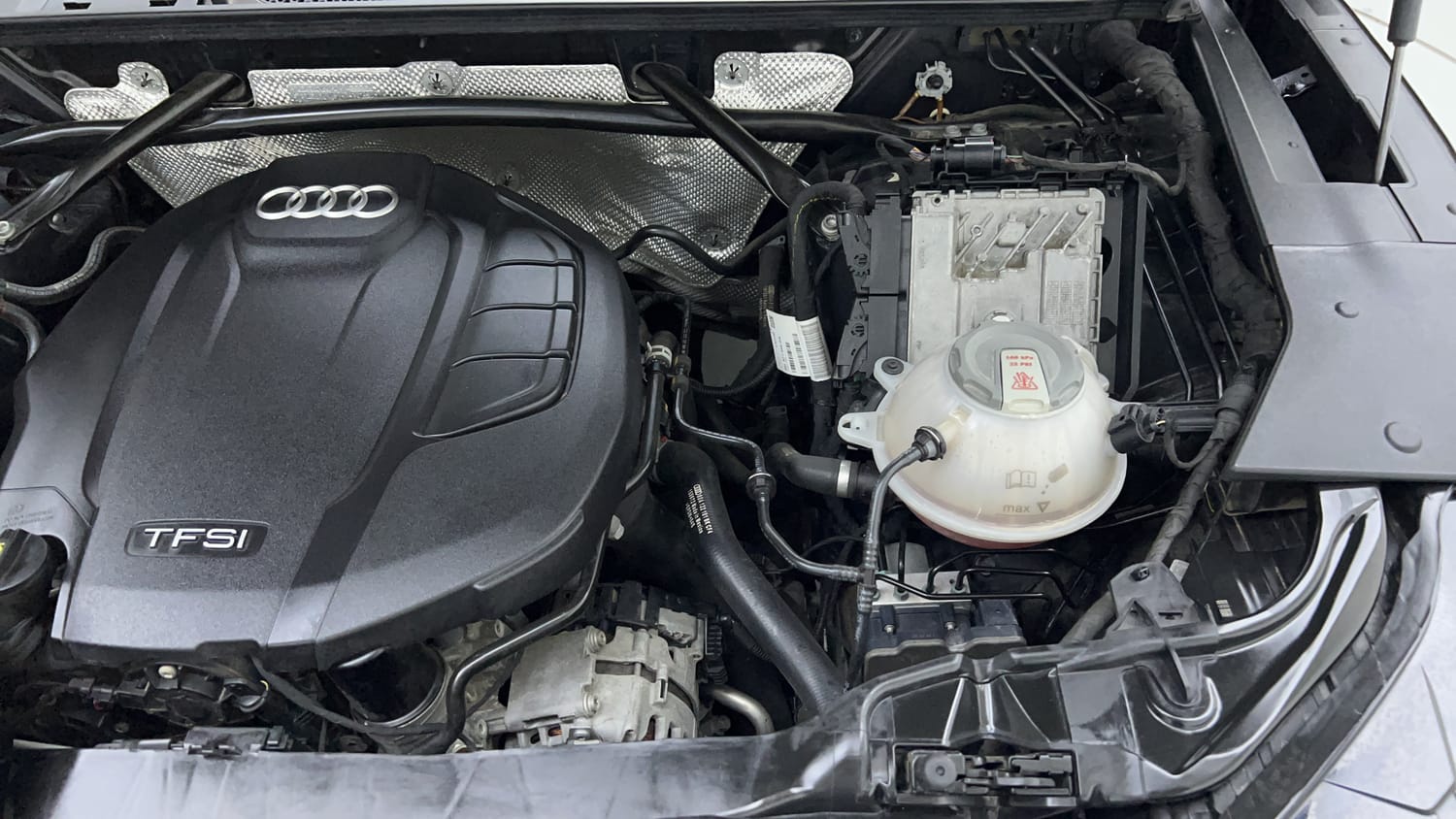 New Audi Q5 engine ENGINE LEFT SIDE VIEW