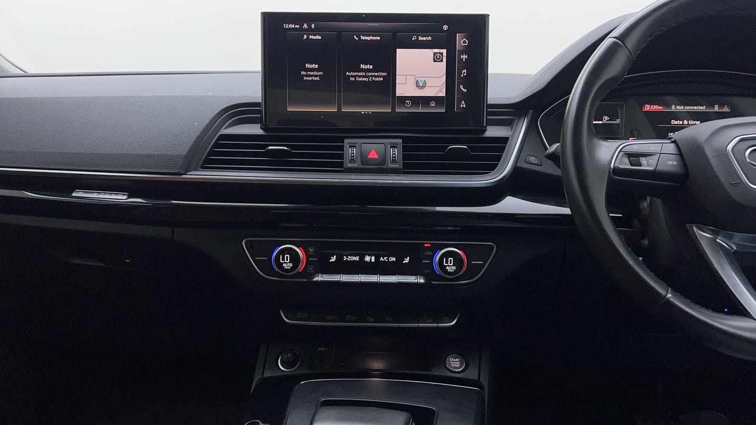 New Audi Q5 interior MUSIC SYSTEM & AC CONTROL VIEW