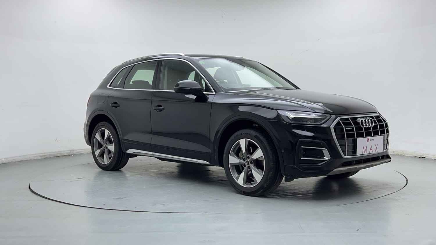 New Audi Q5 exterior RIGHT FRONT CORNER VIEW