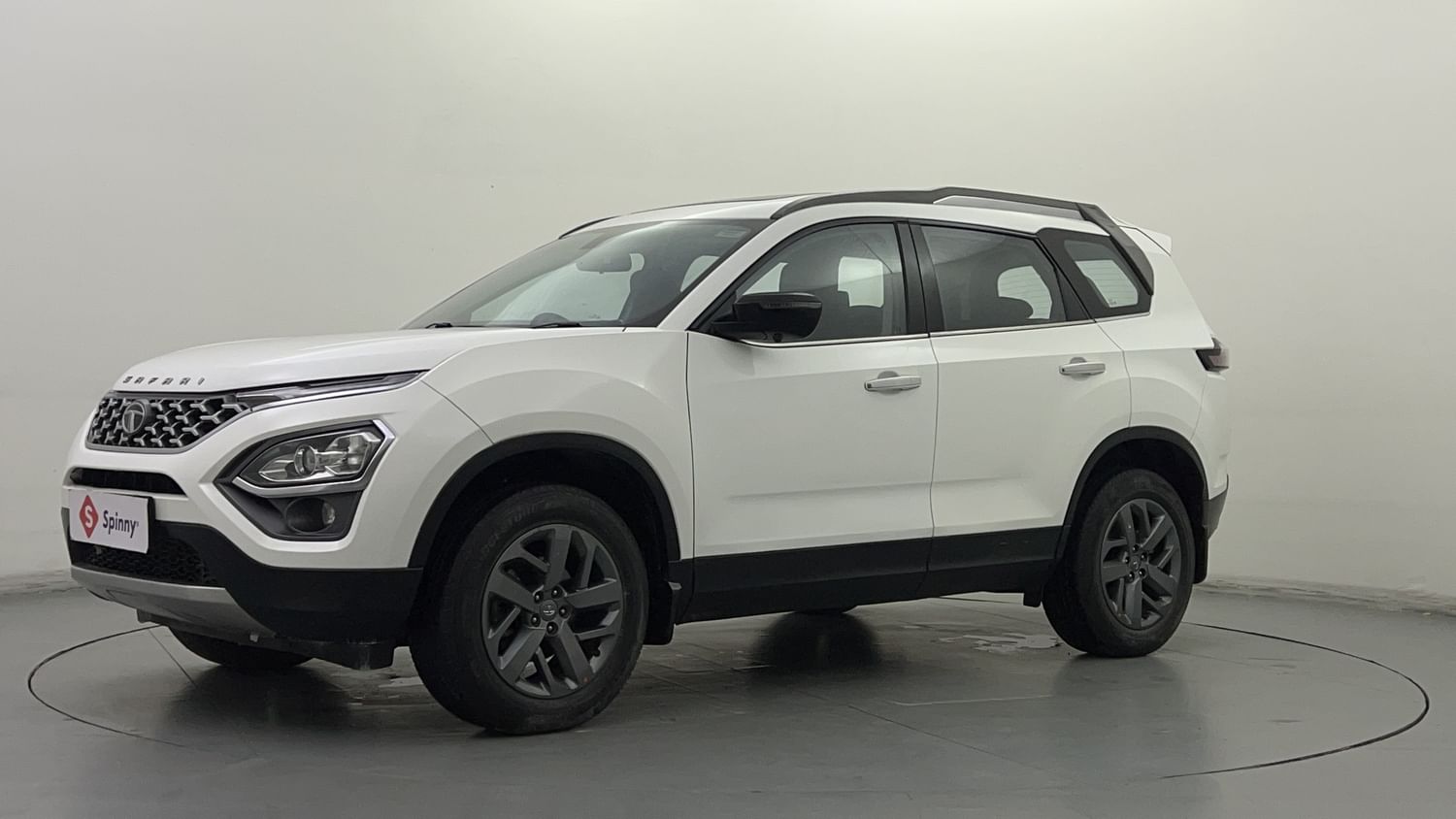 LEFT FRONT CORNER VIEW