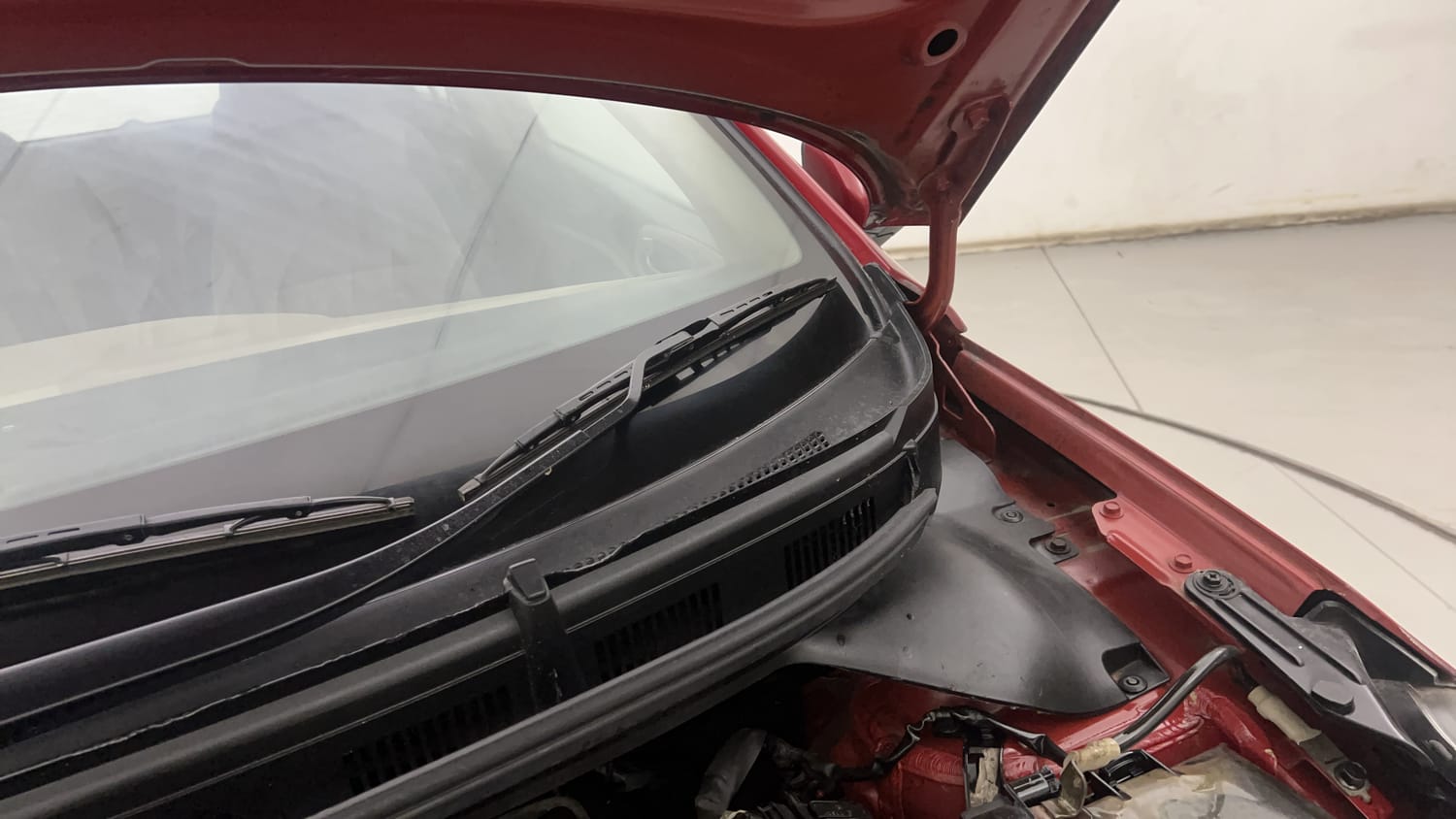 New Hyundai Elite i20 engine ENGINE LEFT SIDE HINGE & APRON VIEW