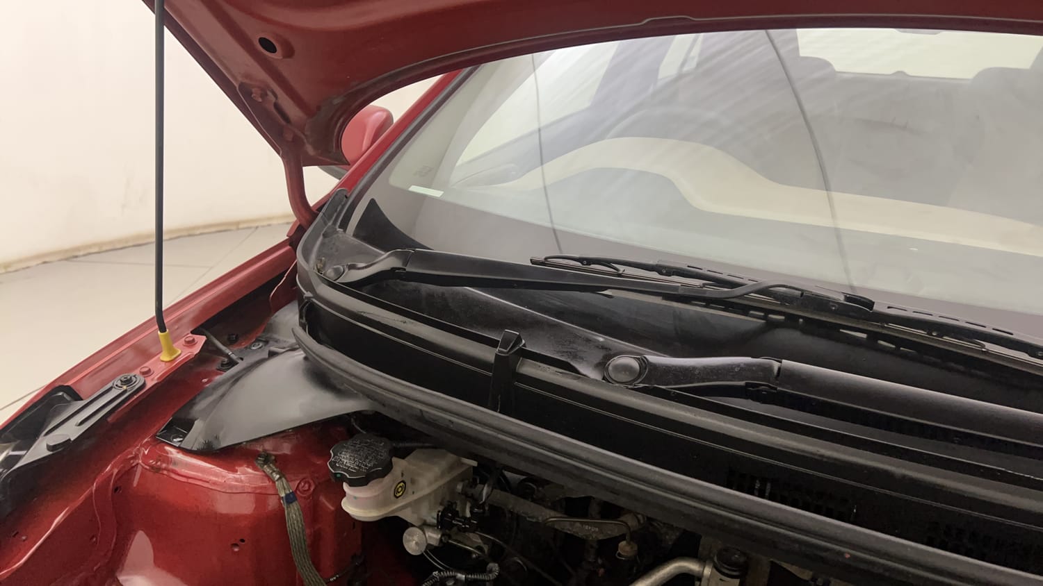 New Hyundai Elite i20 engine ENGINE RIGHT SIDE HINGE & APRON VIEW