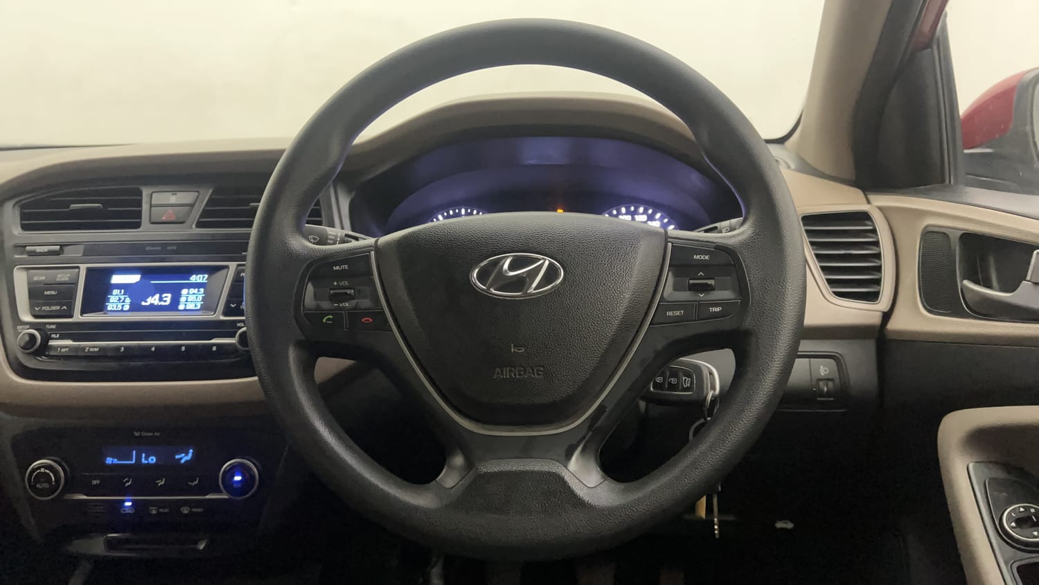 New Hyundai Elite i20 interior STEERING VIEW