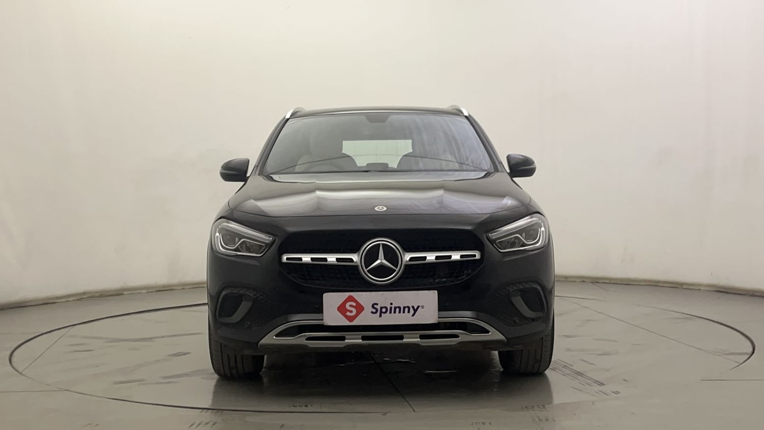 New Mercedes-Benz GLA exterior FRONT VIEW
