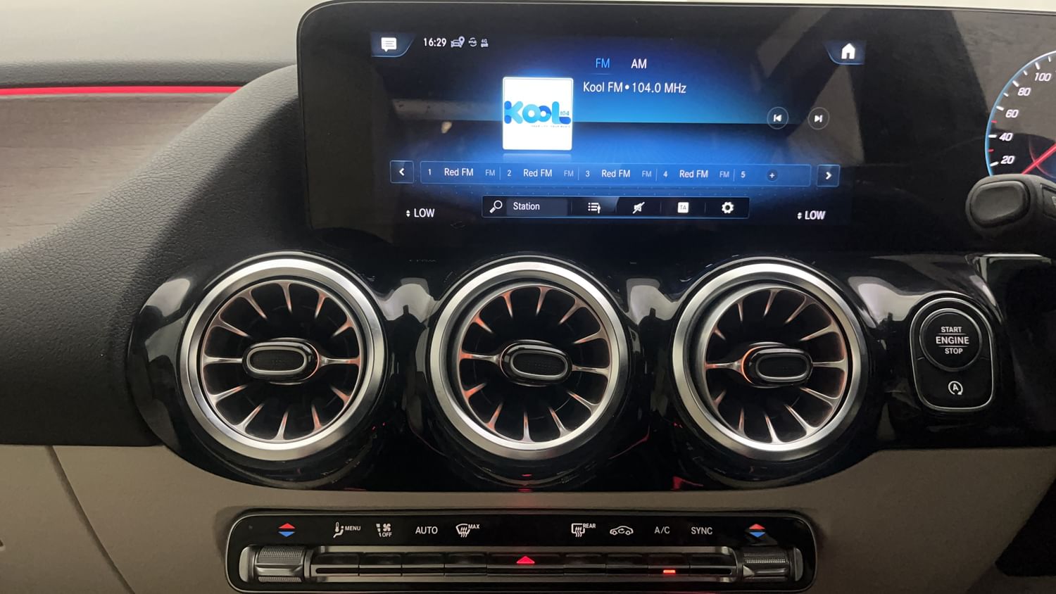 New Mercedes-Benz GLA interior MUSIC SYSTEM & AC CONTROL VIEW