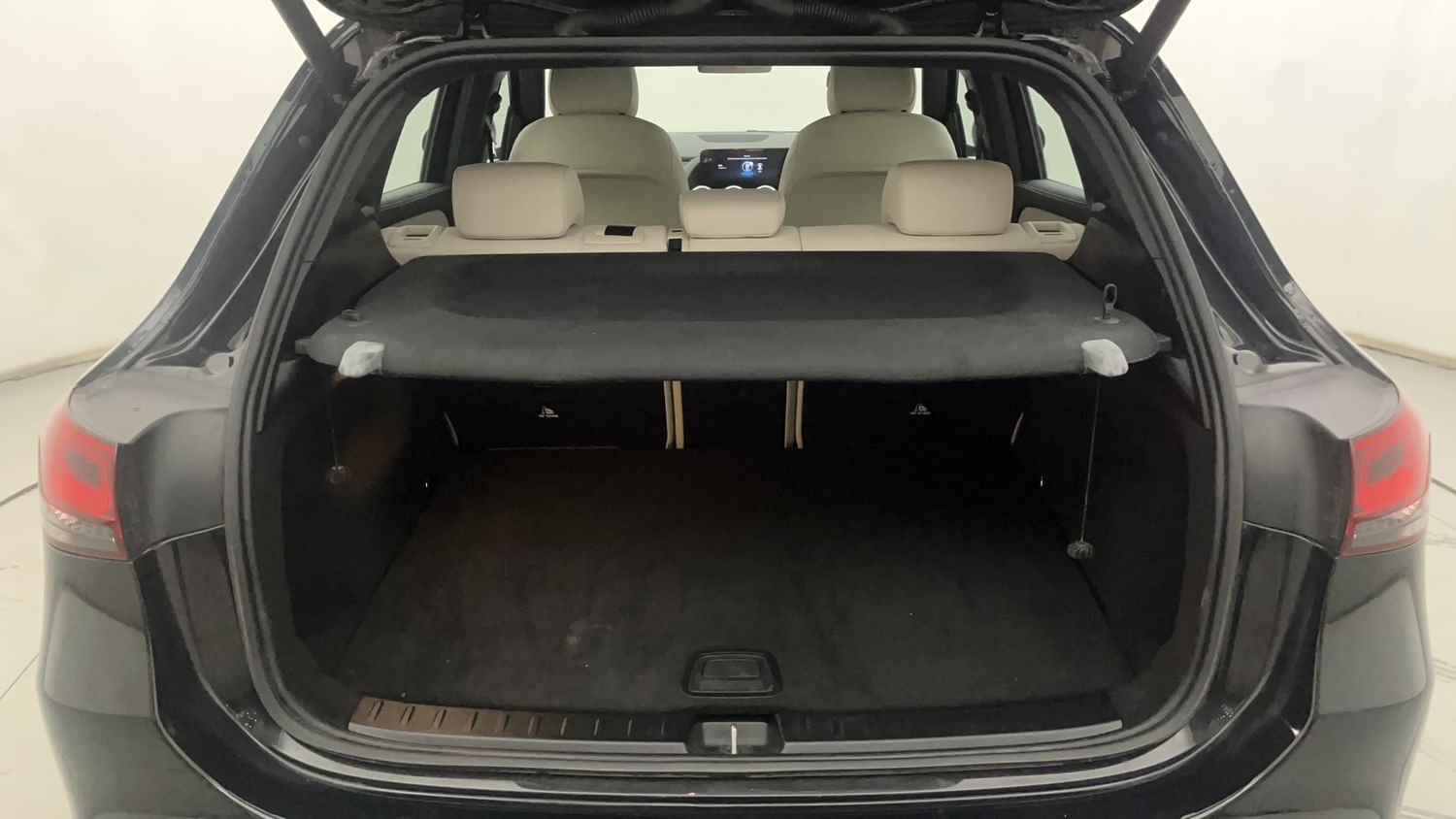 New Mercedes-Benz GLA interior DICKY INSIDE VIEW