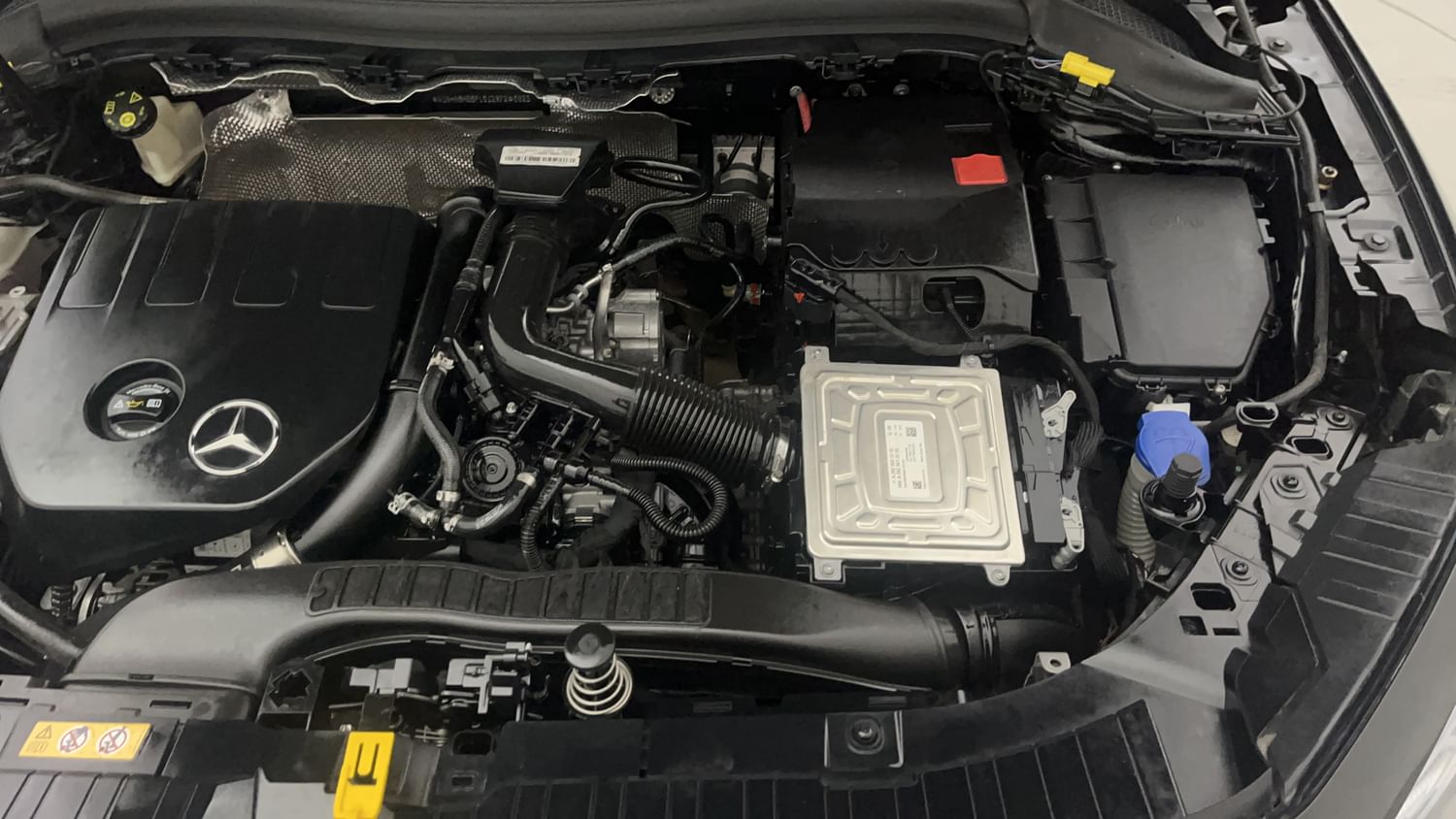 New Mercedes-Benz GLA engine ENGINE LEFT SIDE VIEW
