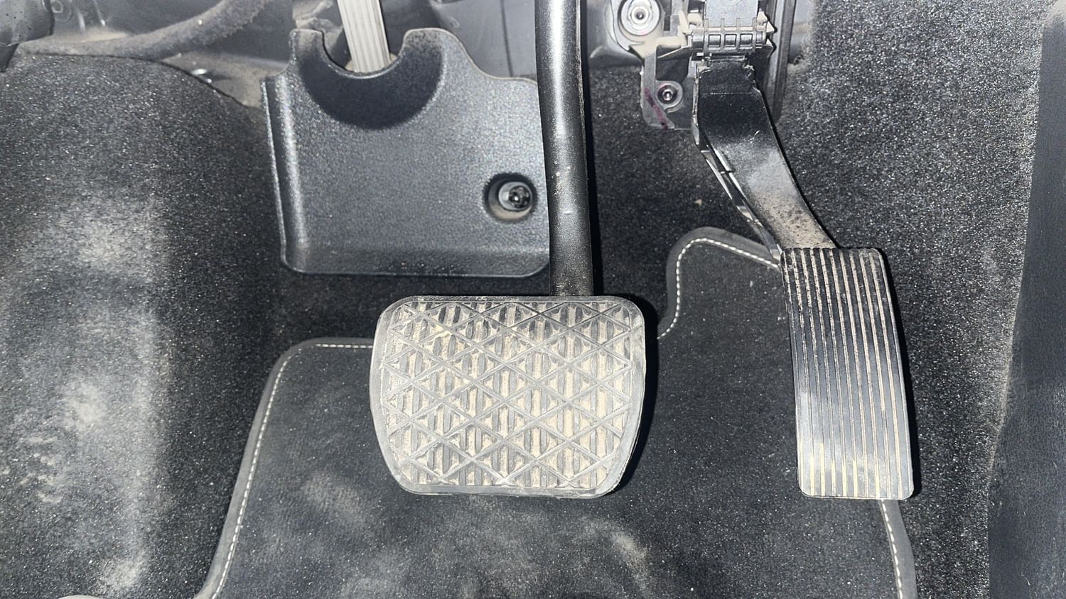 New Mercedes-Benz GLA interior PEDALS VIEW